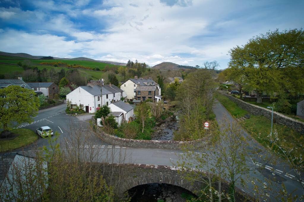 Luxurious With Hot Tub, District Holiday home *