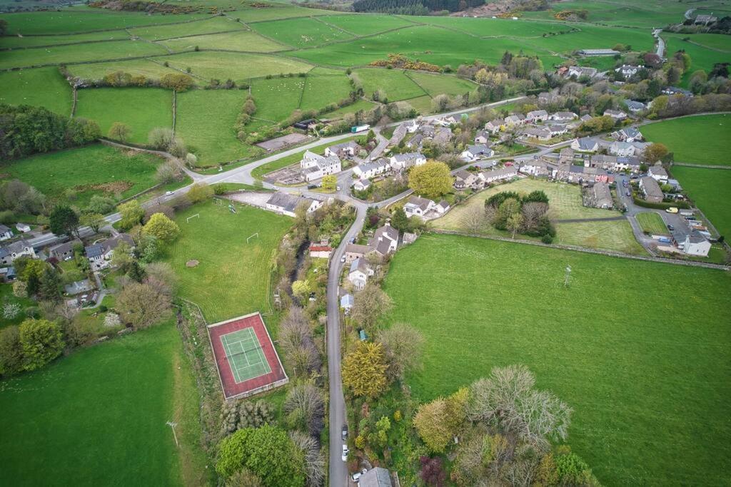 Luxurious With Hot Tub, District Holiday home Duddon