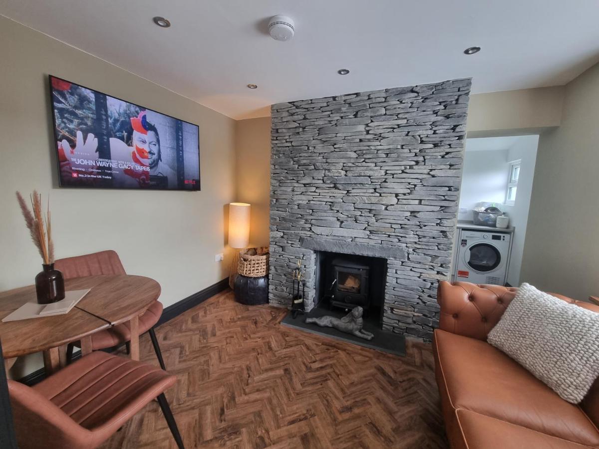 Luxurious With Hot Tub, District Holiday home