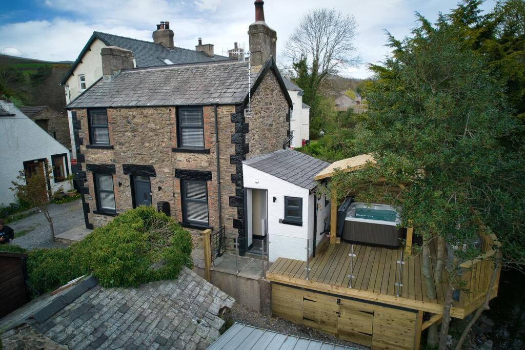 Luxurious With Hot Tub, District * Duddon