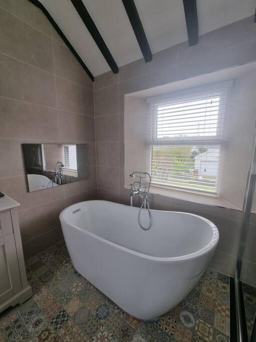Luxurious With Hot Tub, District *