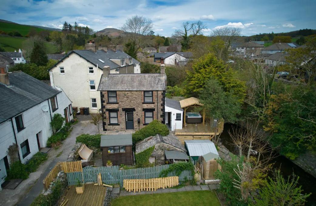 Holiday home Luxurious With Hot Tub, District Duddon