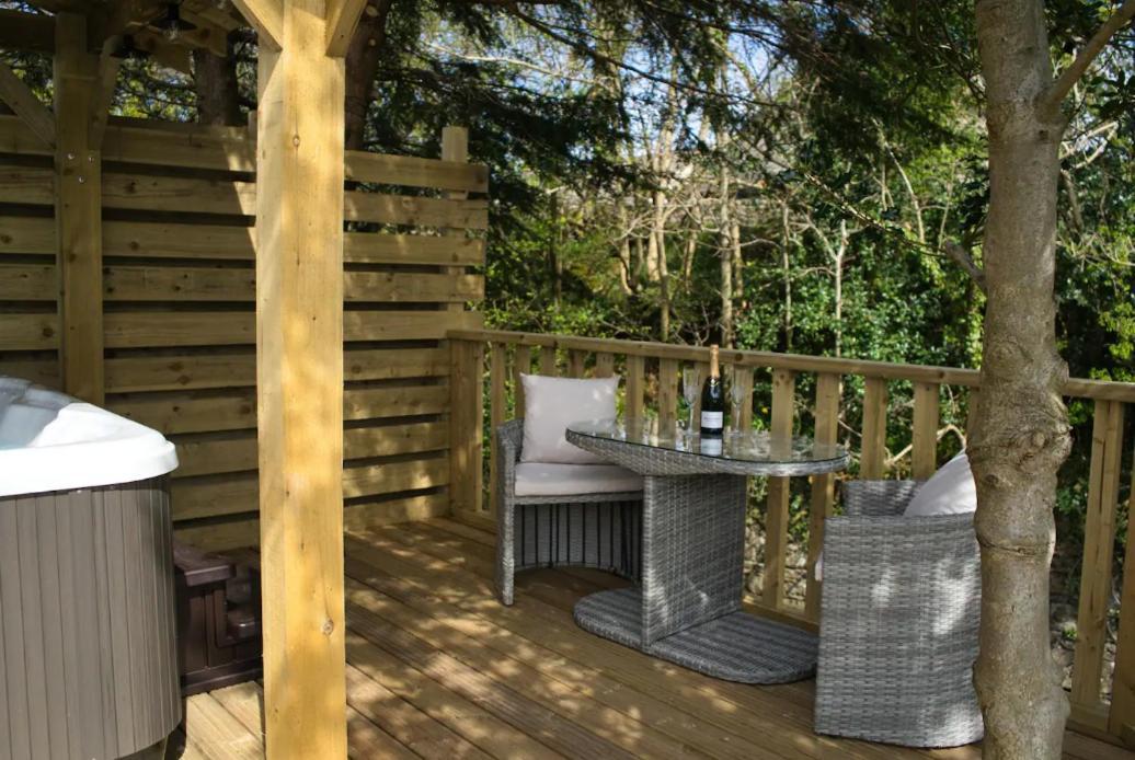 Luxurious With Hot Tub, District *