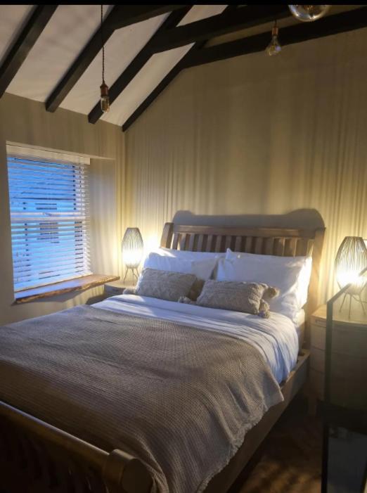 Luxurious With Hot Tub, District Holiday home