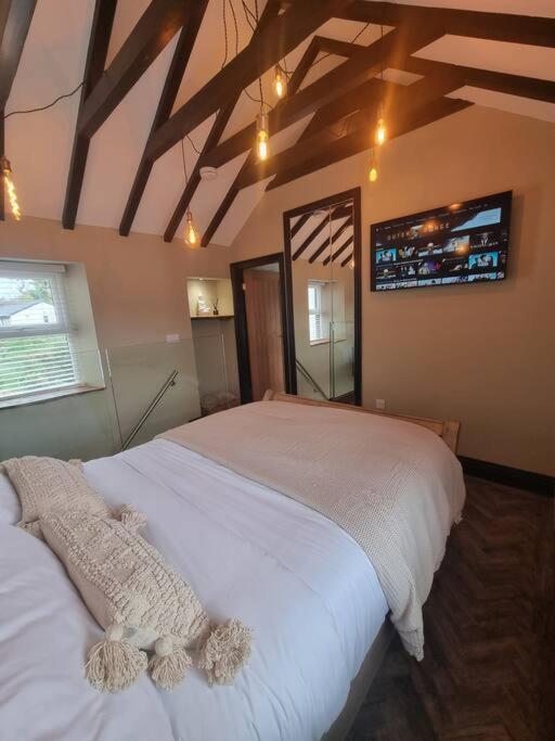 Luxurious With Hot Tub, District