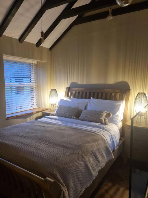 Luxurious With Hot Tub, District Casa vacanze