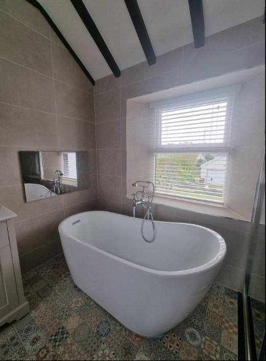 Luxurious With Hot Tub, District